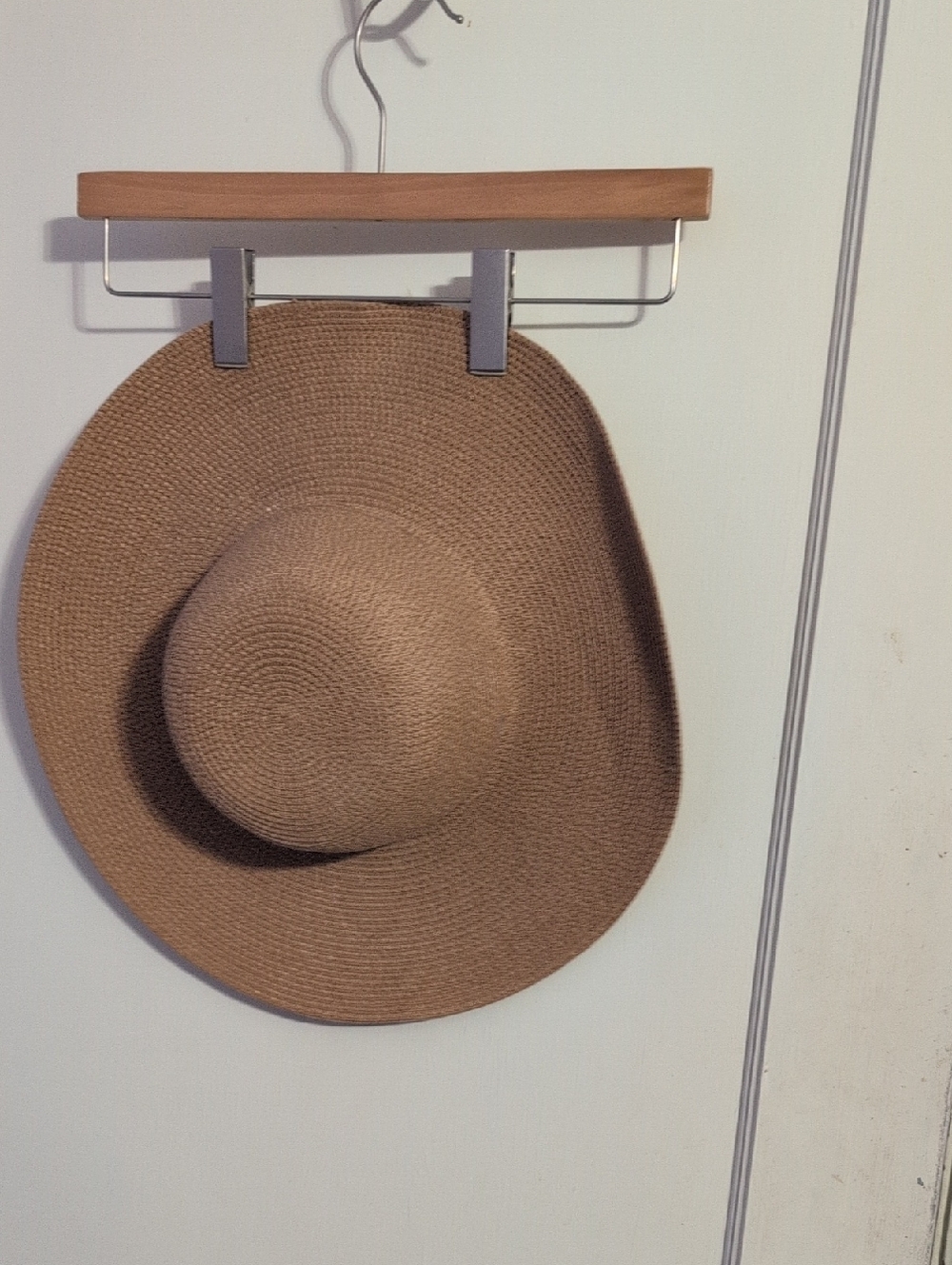 Jones New York Wide-Brim Straw Hat in Tan